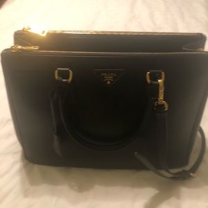 Like New Prada Galleria Safiano Black Medium Bag